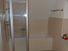 Badezimmer im oberen Stockwerk